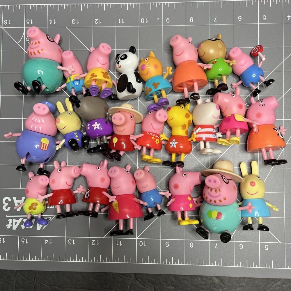 LOT OF 25 PEPPA PIG Figures Various Years And Sizes Clean